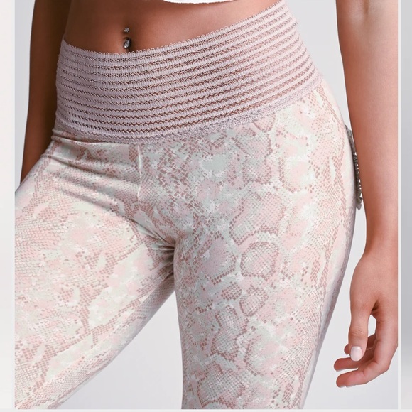 Cute Booty Lounge Blush Snake Print Leggings - Picture 3 of 6